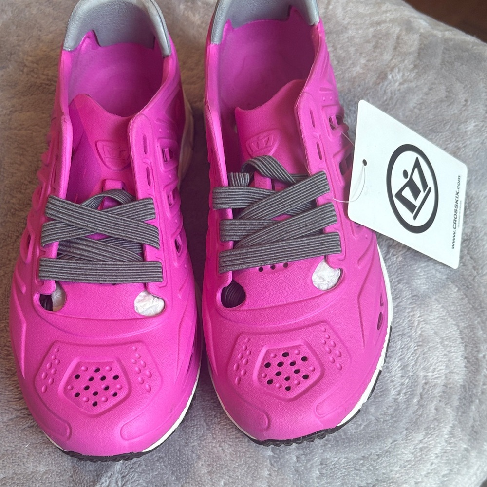 NWT CrossKix  Big Kids - 2.0 Composite Foam Slip-Resistant  Water  Shoes; Sz: 3